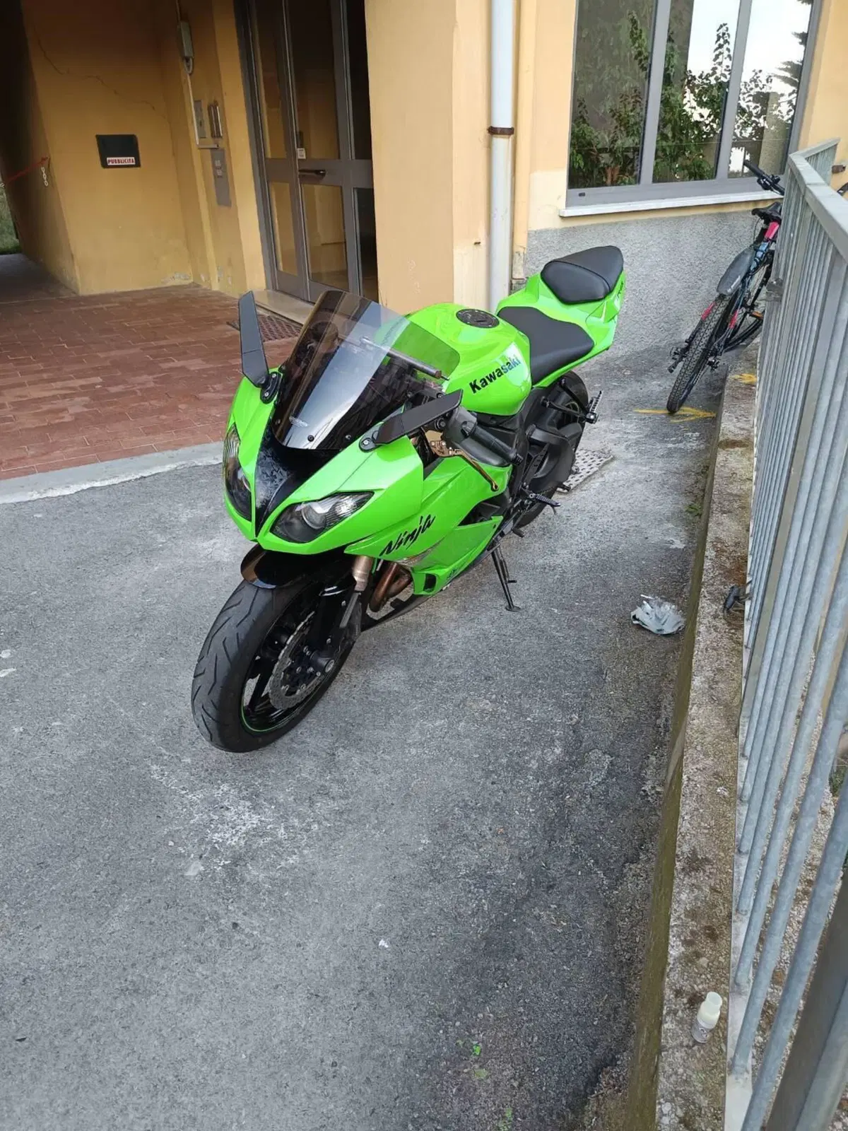 Kawasaki Ninja 600 ZX-6R (2009 - 16) (4)