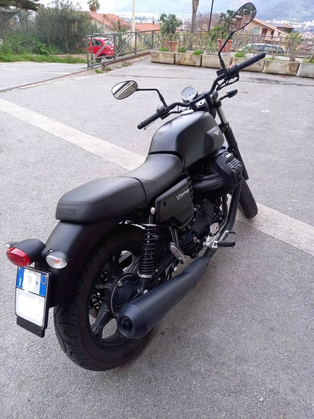 Moto Guzzi V7 III Stone (2017 - 20) (2)