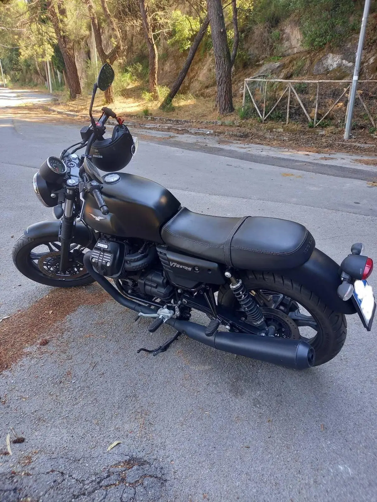 Moto Guzzi V7 III Stone (2017 - 20) (5)