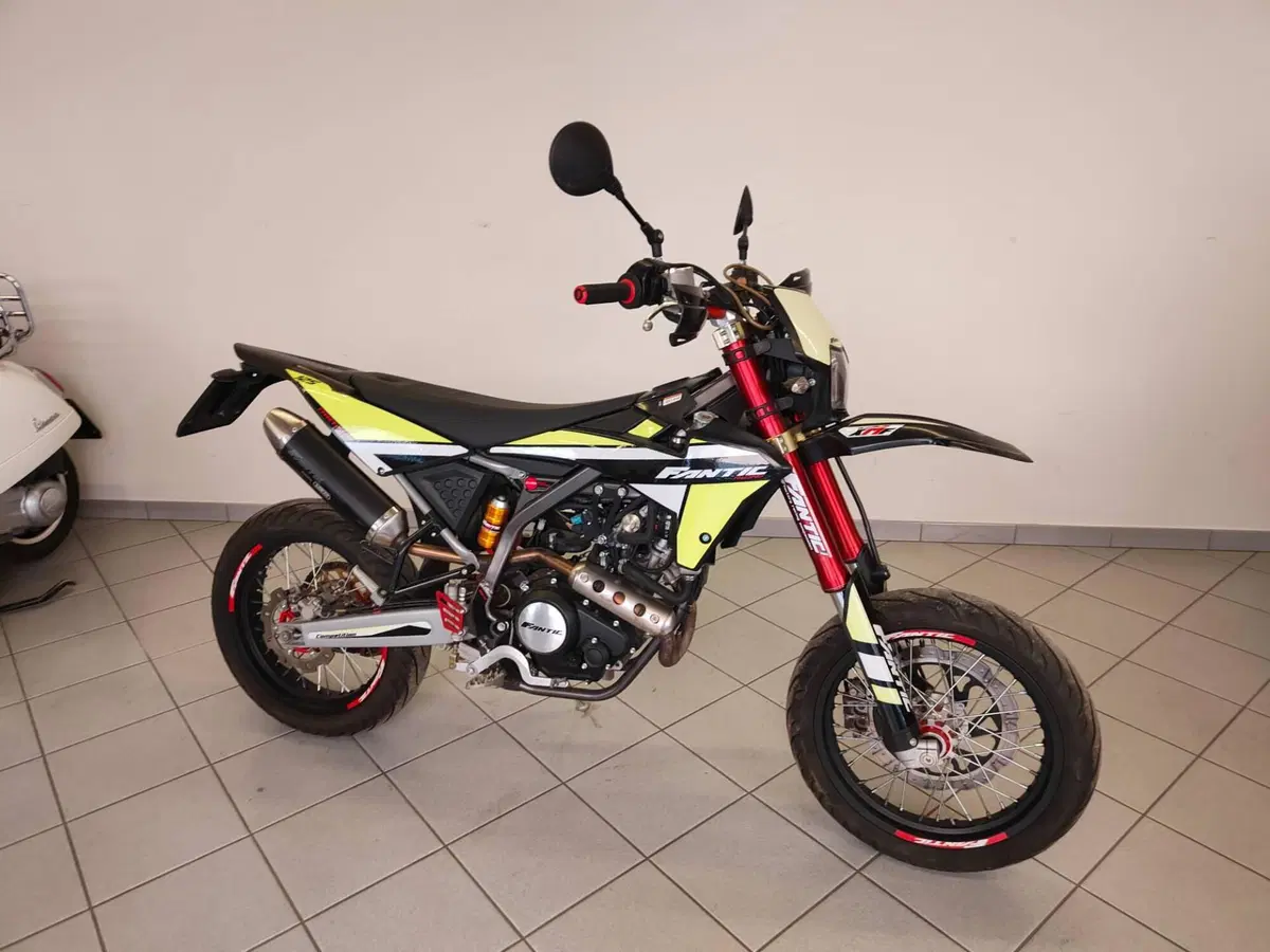 Fantic Motor XMF 125 Motard Competition 4t (2021 - 22) (2)