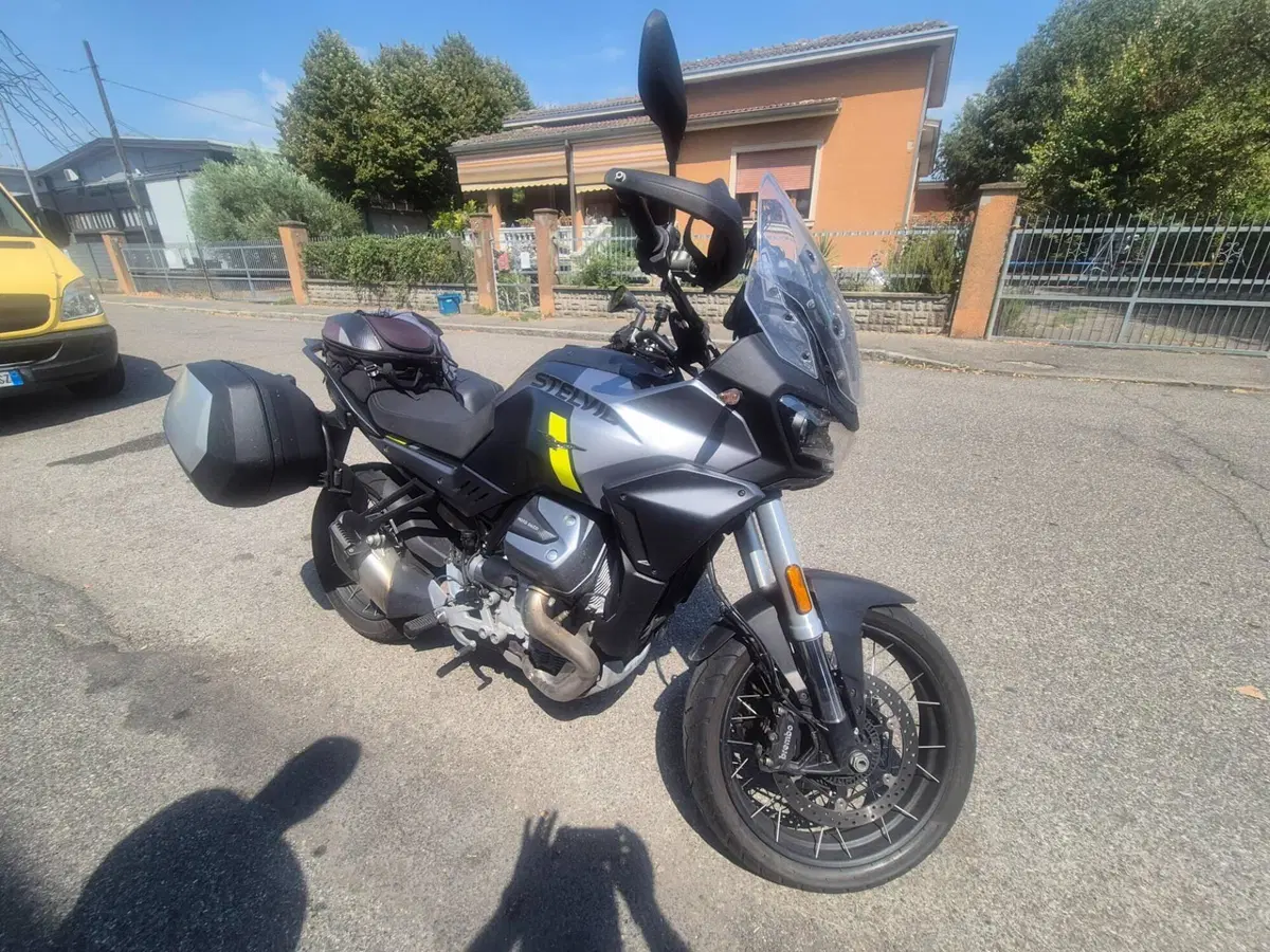 Moto Guzzi Stelvio (2024 - 26)