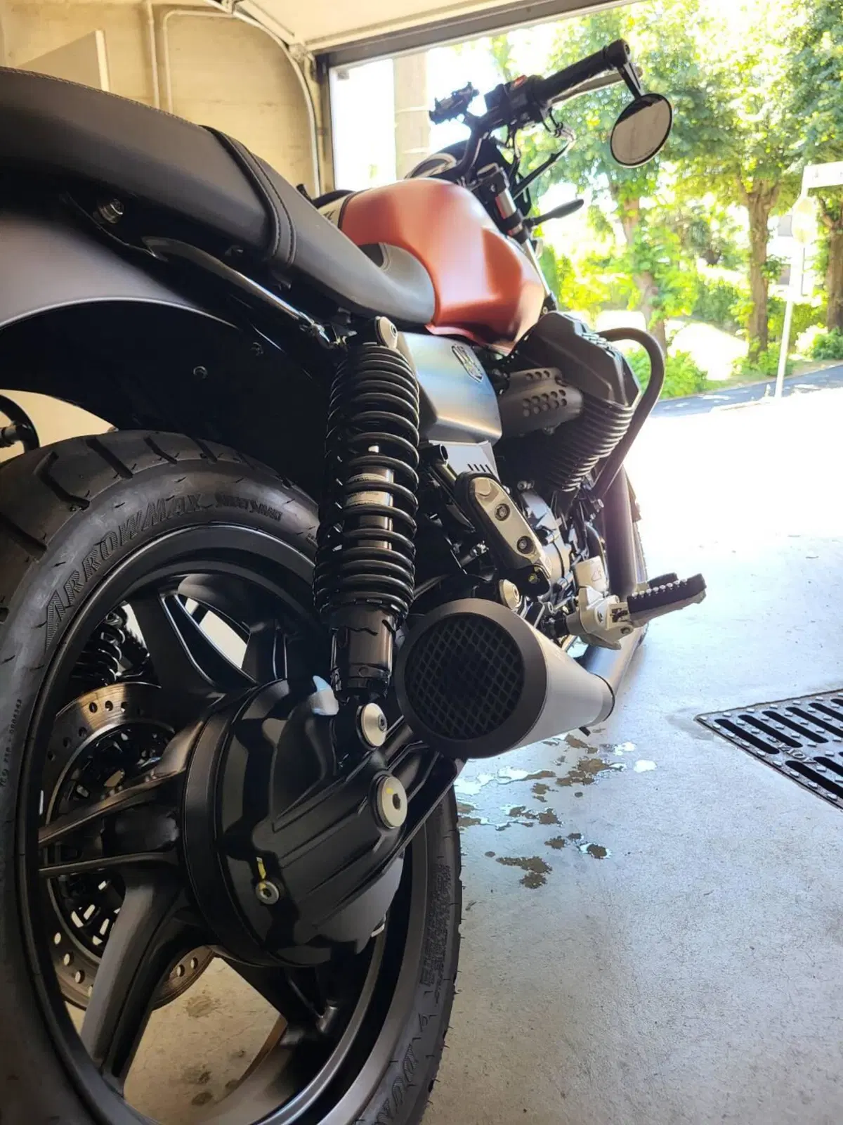 Moto Guzzi V7 Stone (2021 - 24) (3)