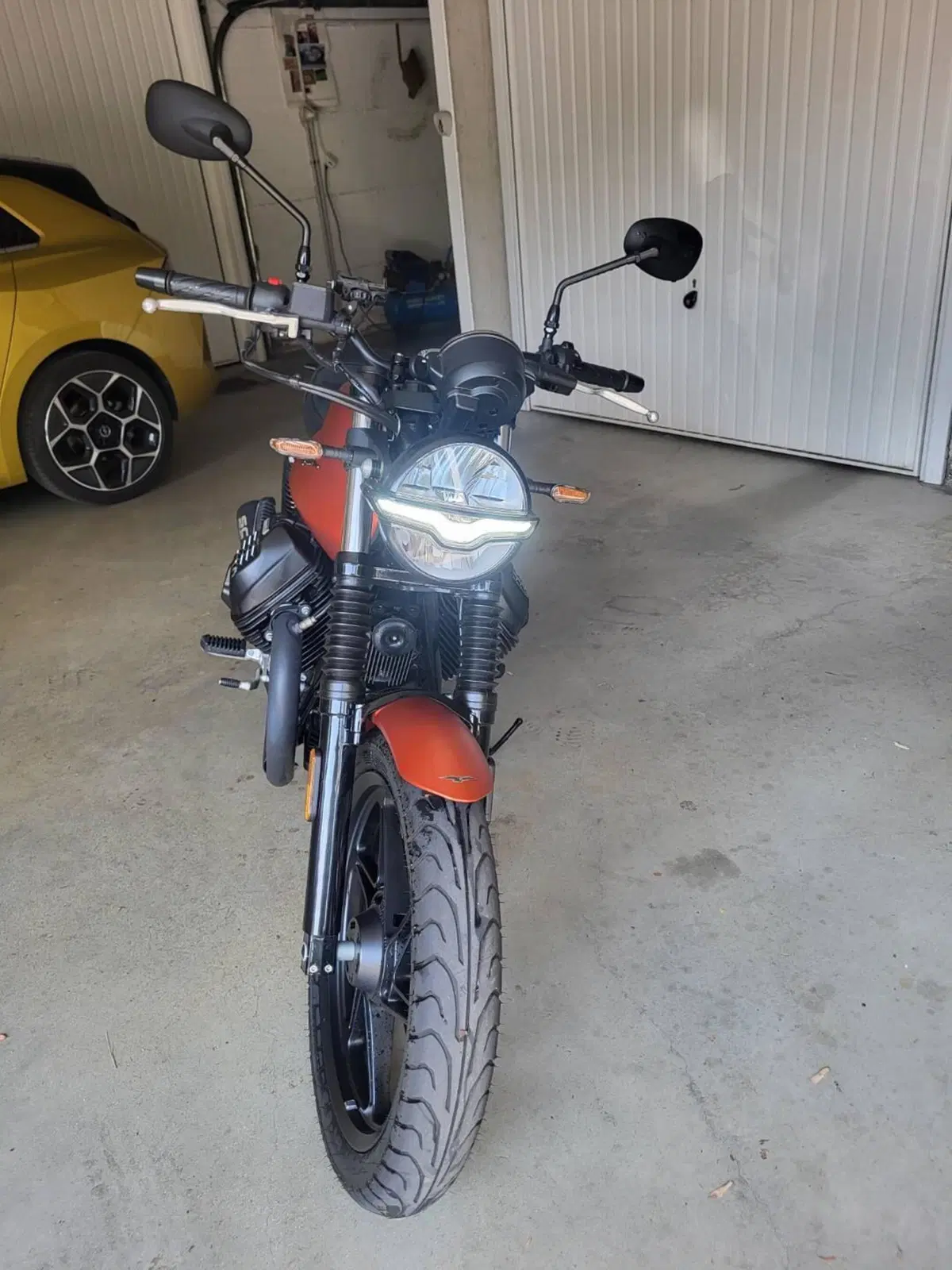 Moto Guzzi V7 Stone (2021 - 24) (5)