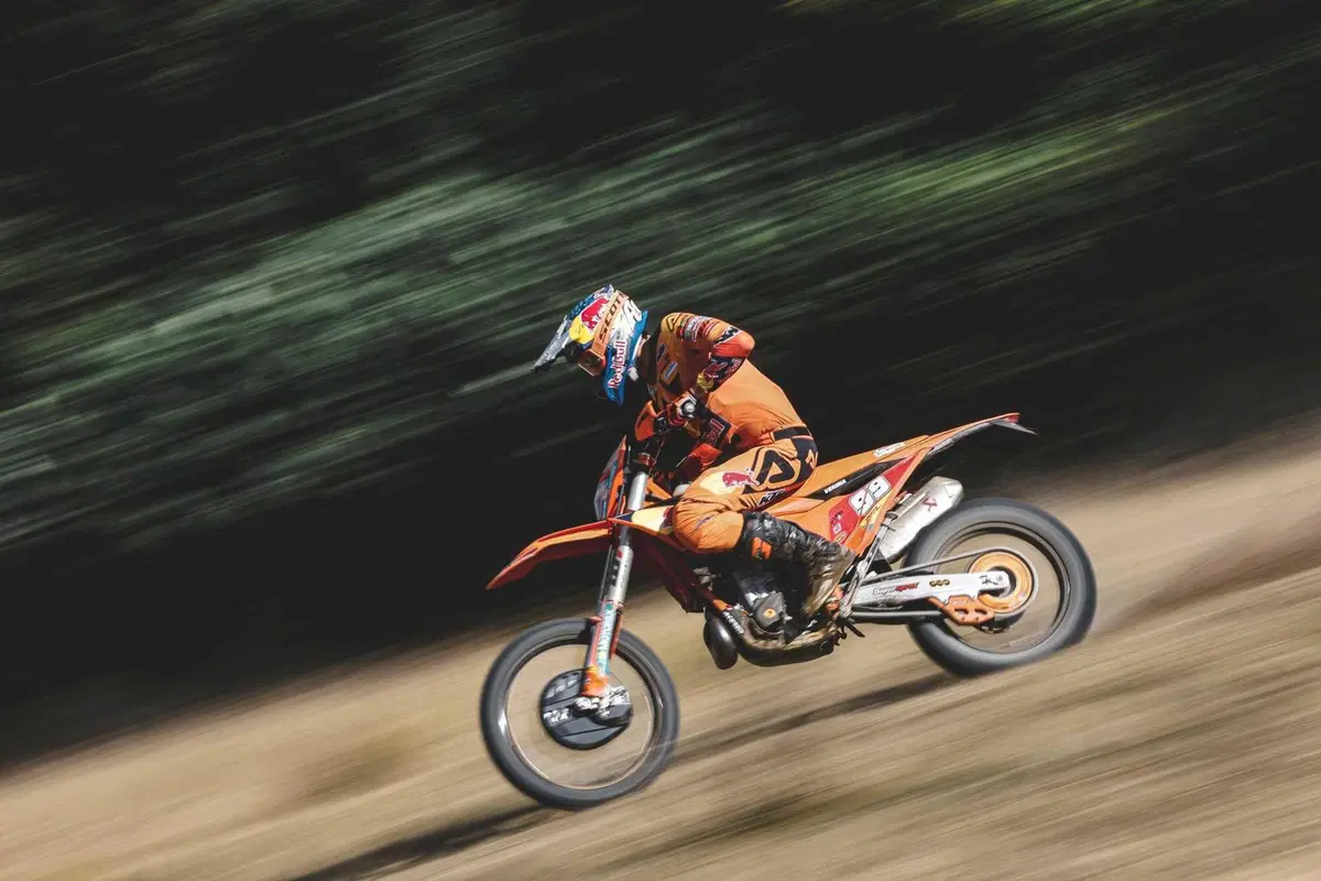 EnduroGP26 #13 Galles. D2. Campioni del Mondo. Andrea Verona c’è! E con lui Alberto Elgari (il Calcio italiano dovrebbe imparare dall’Enduro!) [VIDEO] (3)