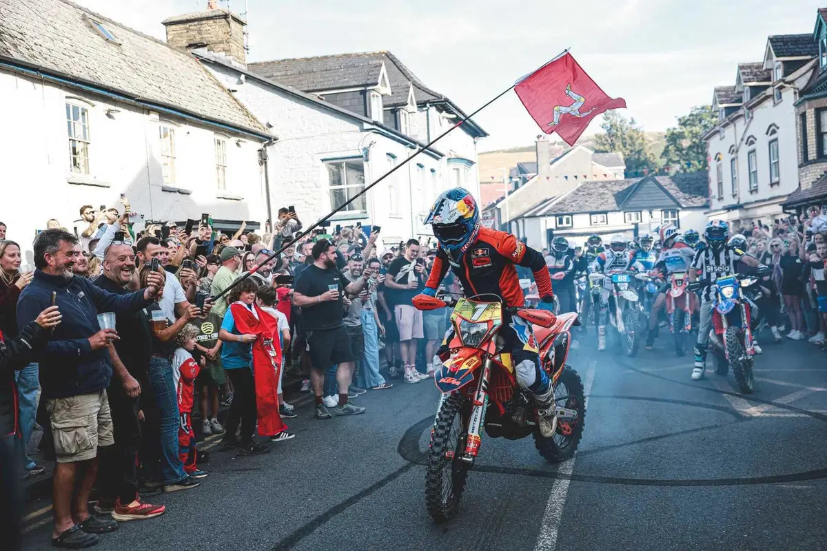 EnduroGP26 #13 Galles. D2. Campioni del Mondo. Andrea Verona c’è! E con lui Alberto Elgari (il Calcio italiano dovrebbe imparare dall’Enduro!) [VIDEO] (6)