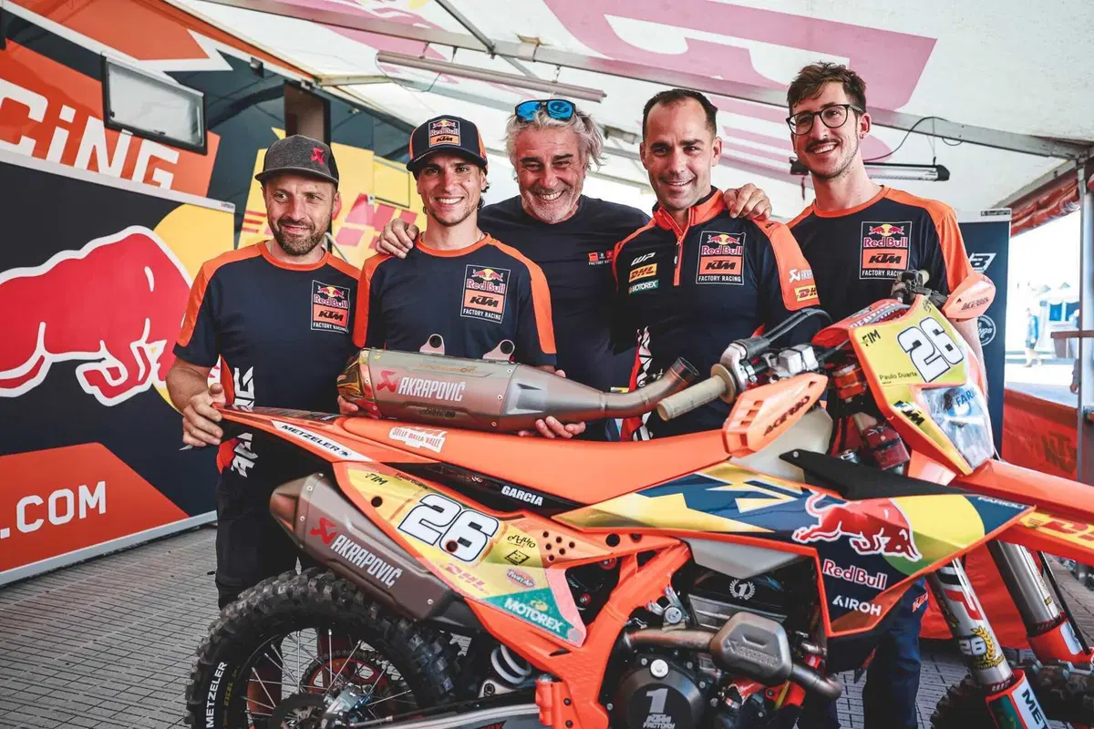 EnduroGP26 #13 Galles. D2. Campioni del Mondo. Andrea Verona c’è! E con lui Alberto Elgari (il Calcio italiano dovrebbe imparare dall’Enduro!) [VIDEO] (9)