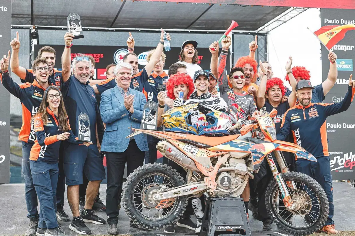 EnduroGP26 #13 Galles. D2. Campioni del Mondo. Andrea Verona c’è! E con lui Alberto Elgari (il Calcio italiano dovrebbe imparare dall’Enduro!) [VIDEO] (10)