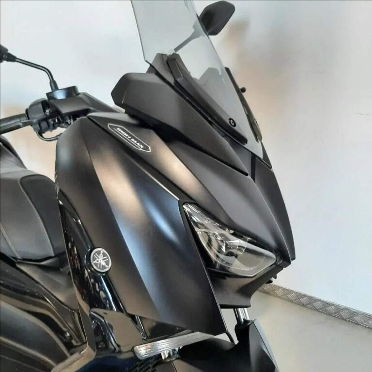 Yamaha X-Max 400 Iron Max (2019 - 20) (4)