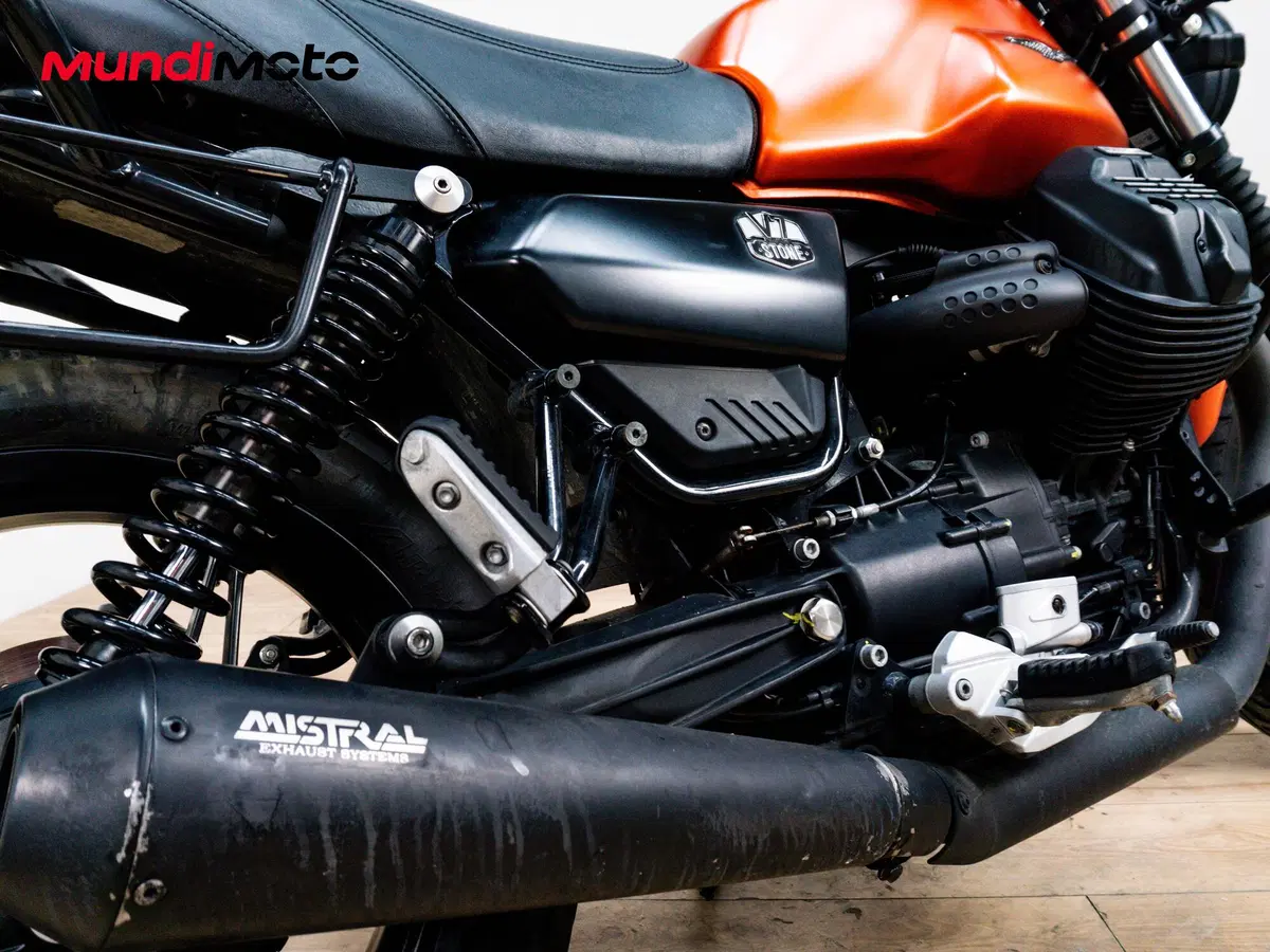 Moto Guzzi V7 Stone Centenario (2021 - 22) (4)