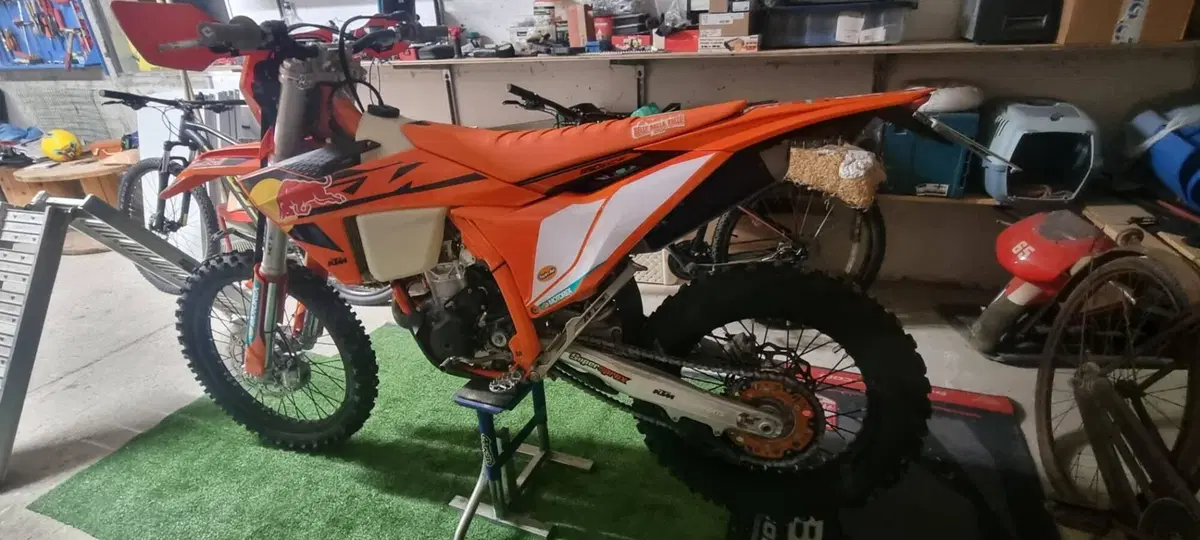 KTM 350 EXC-F Champion Edition (2025) (4)