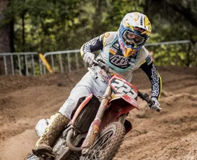 Cairoli eterno: a Mol sfiora il podio sulla Ducati Desmo250 MX