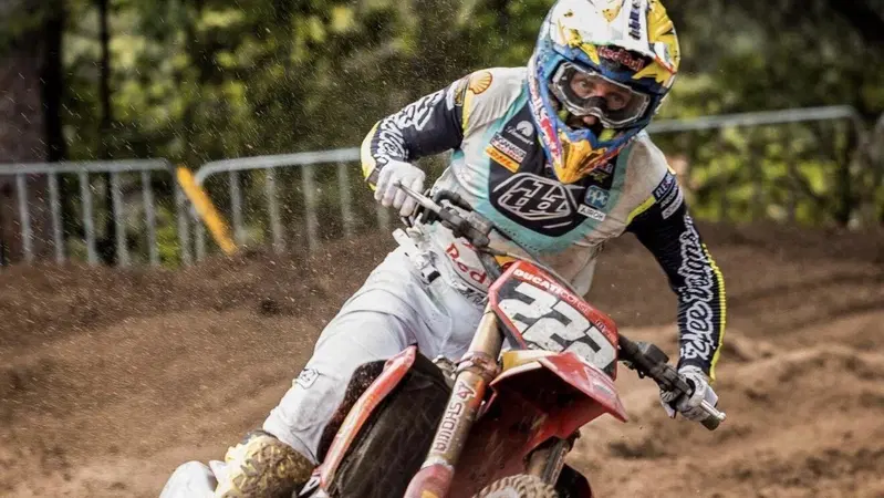 Cairoli eterno: a Mol sfiora il podio sulla Ducati Desmo250 MX