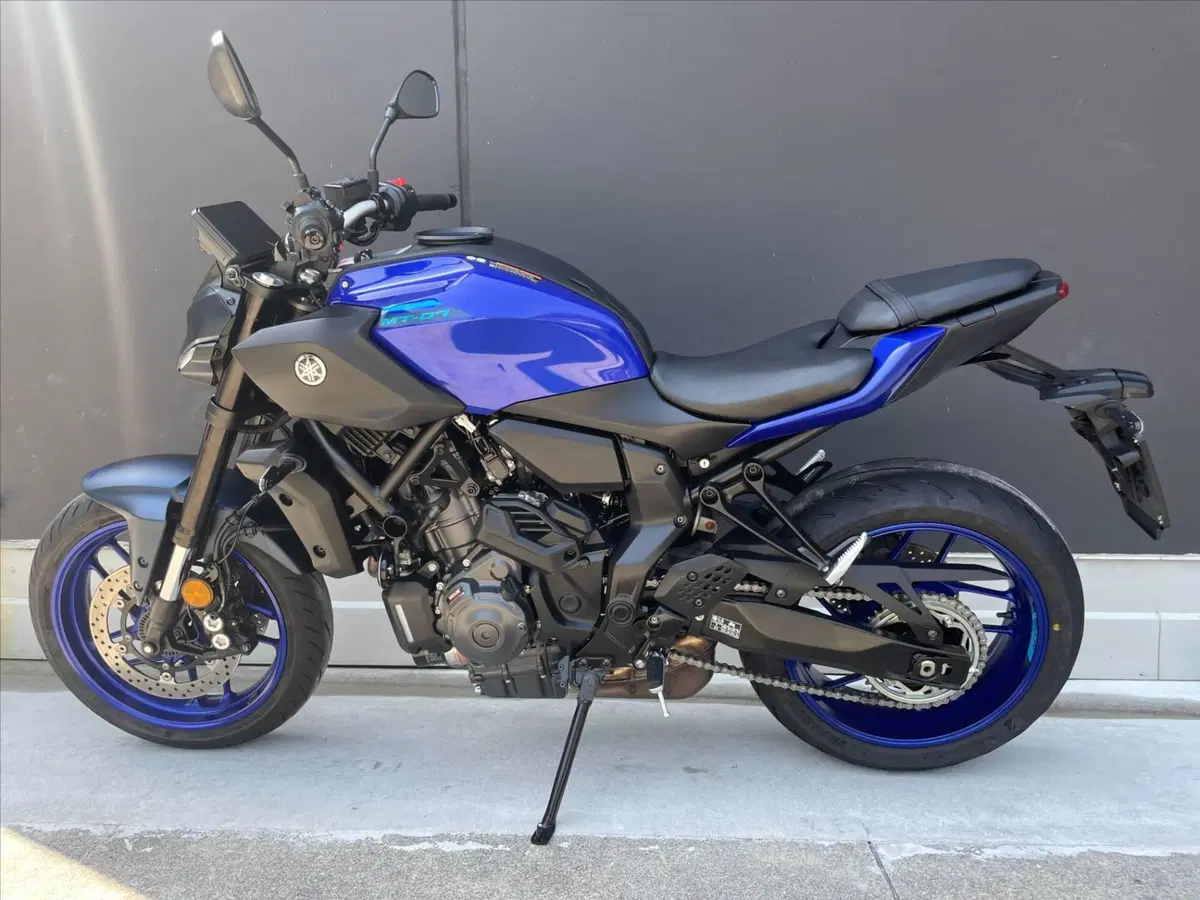 Yamaha MT-07 Y-AMT (2025 - 26) (2)