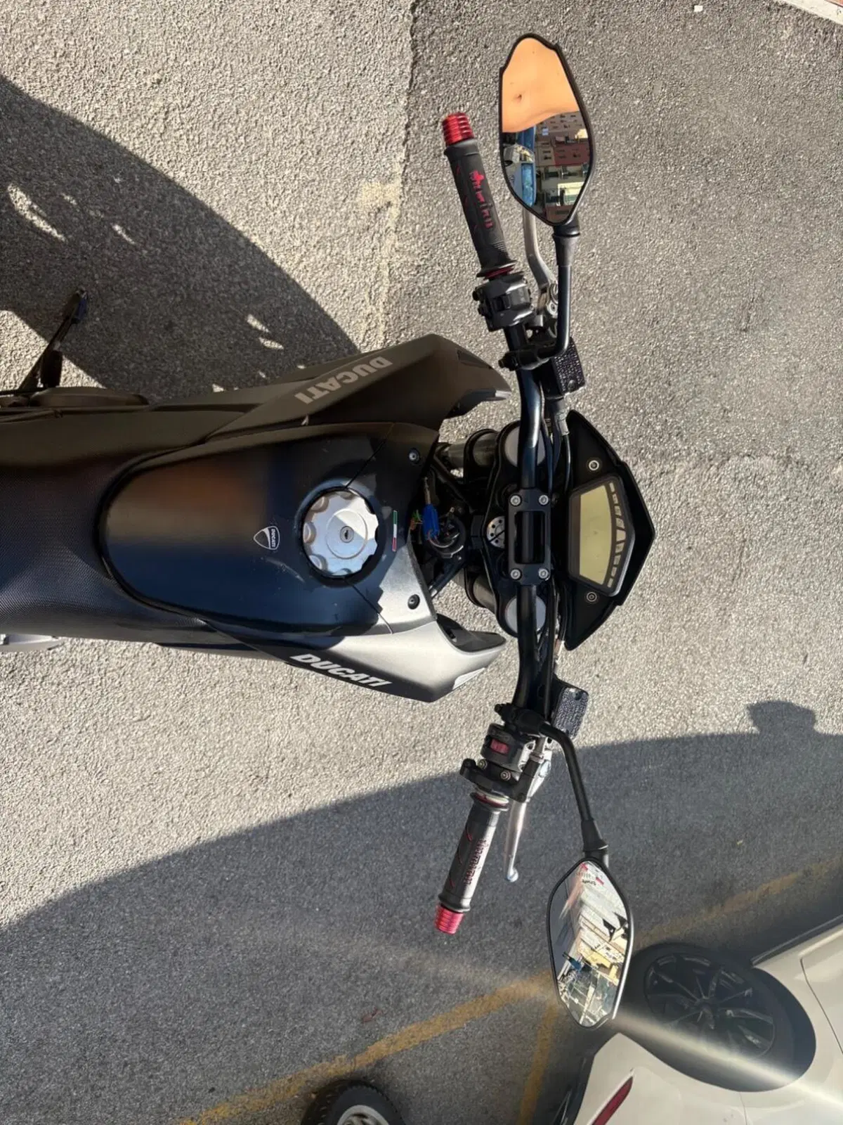 Ducati Hypermotard 796 (2012) (6)