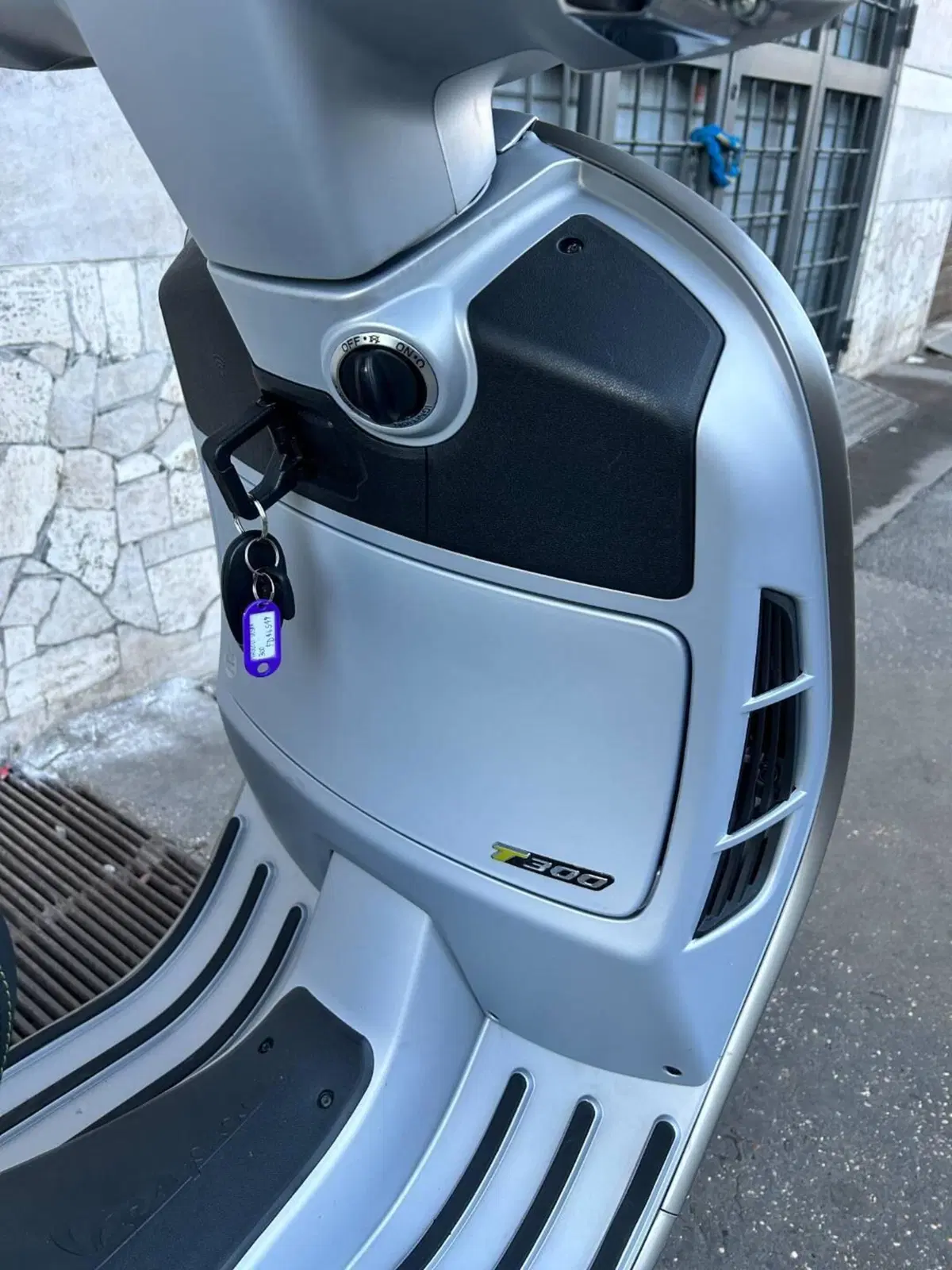 Vespa GTS 300 Super Tech (2023 - 24) (3)