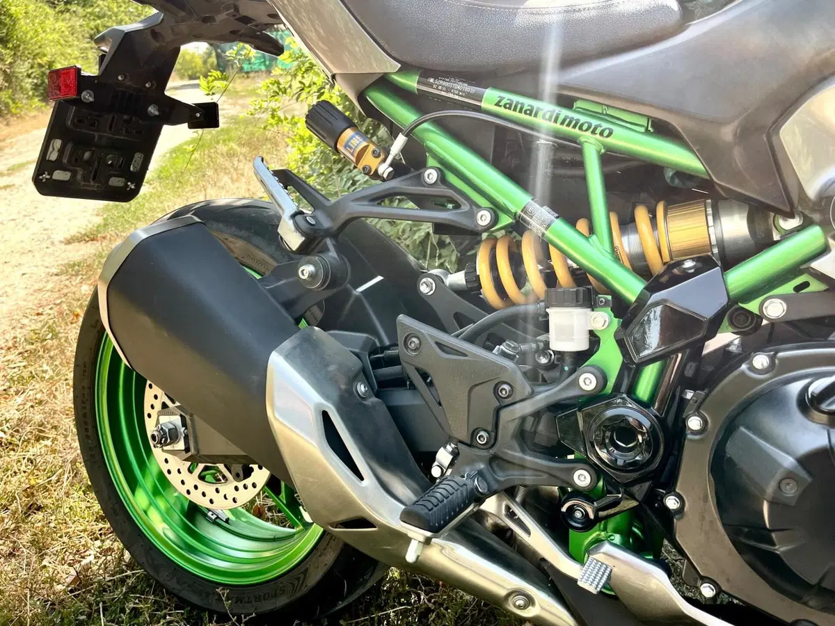 Kawasaki Z 900 SE (2025 - 26) (4)