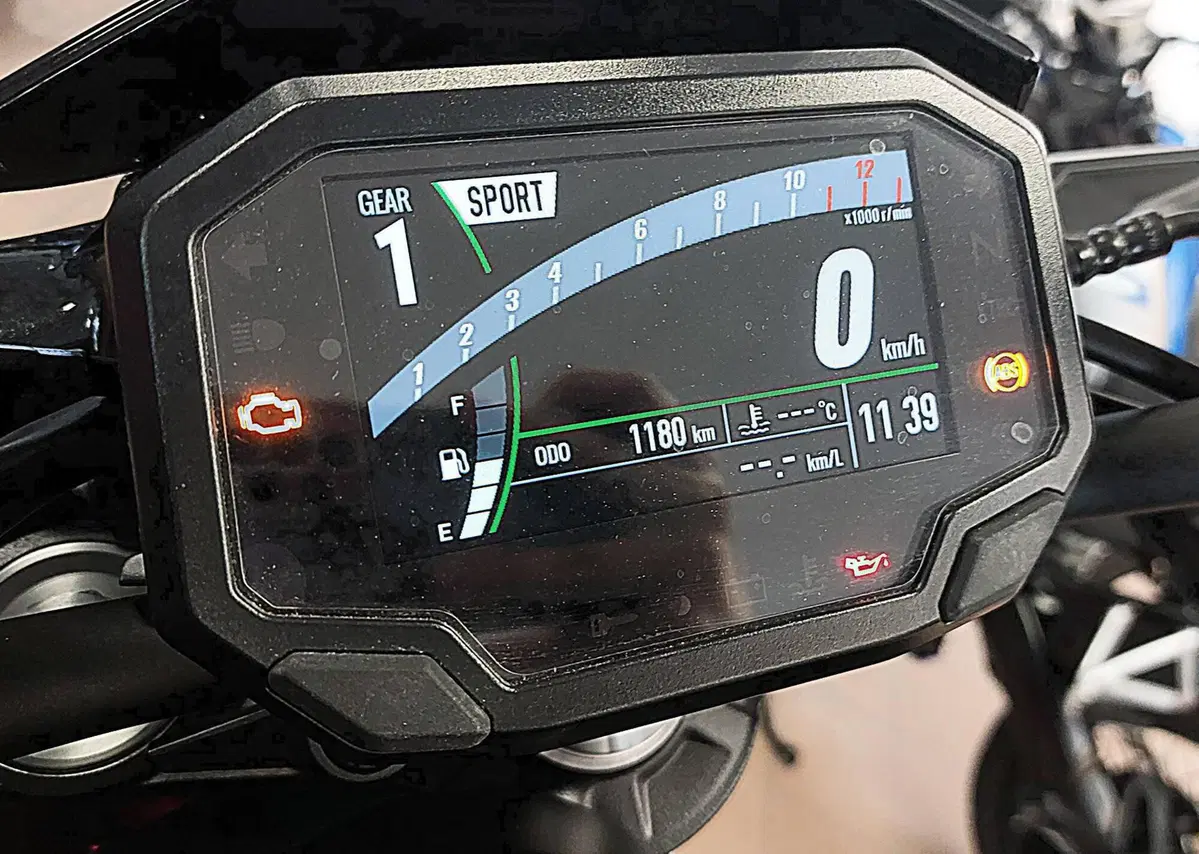 Kawasaki Z 900 SE (2025 - 26) (5)