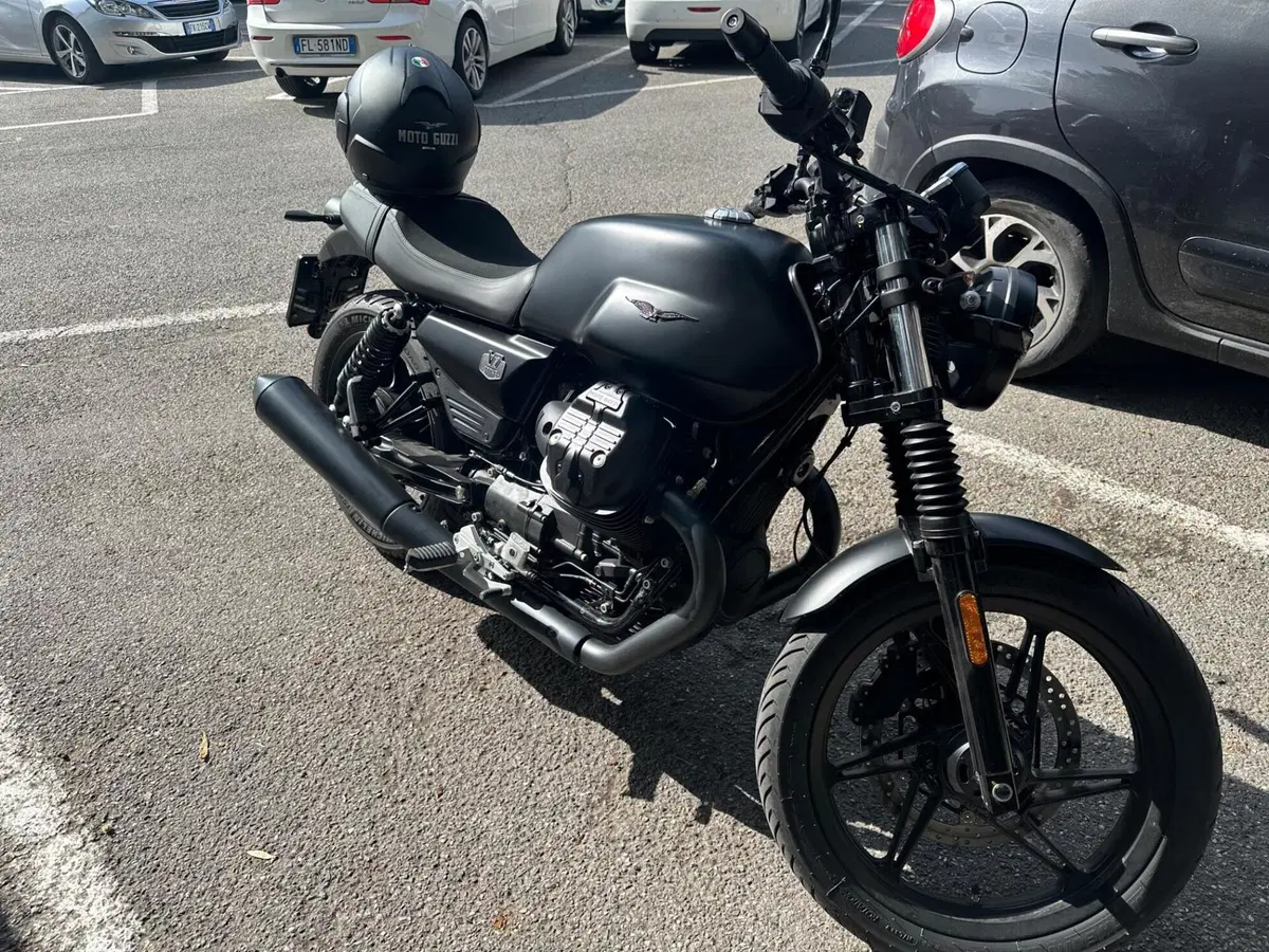 Moto Guzzi V7 Stone (2025 - 26) (4)