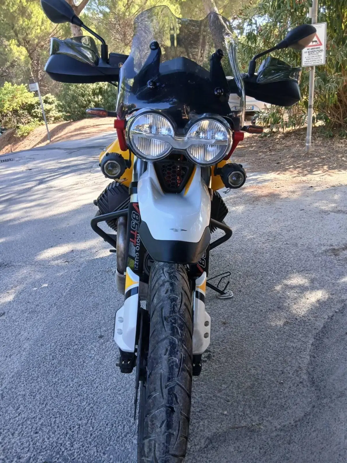Moto Guzzi V85 TT Evocative Graphics (2019 - 20) (5)