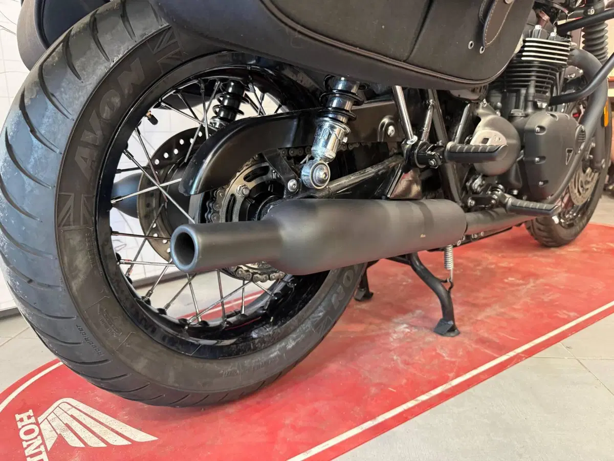 Triumph Bonneville T120 Black (2021 - 25) (11)