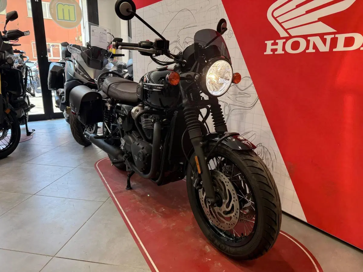 Triumph Bonneville T120 Black (2021 - 25) (4)