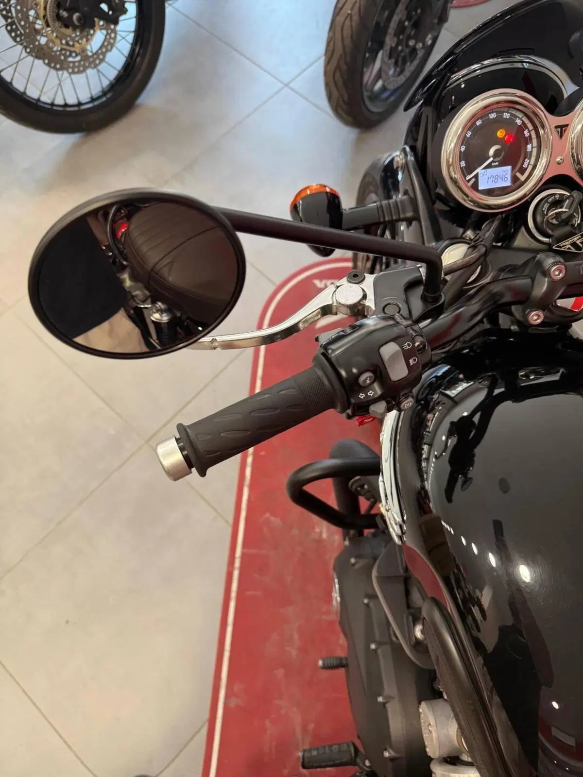 Triumph Bonneville T120 Black (2021 - 25) (13)