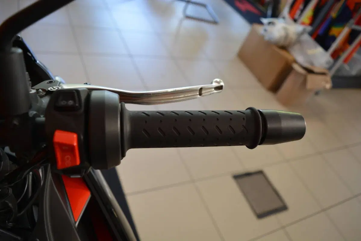 Aprilia Tuono 660 Factory (2022 - 24) (10)
