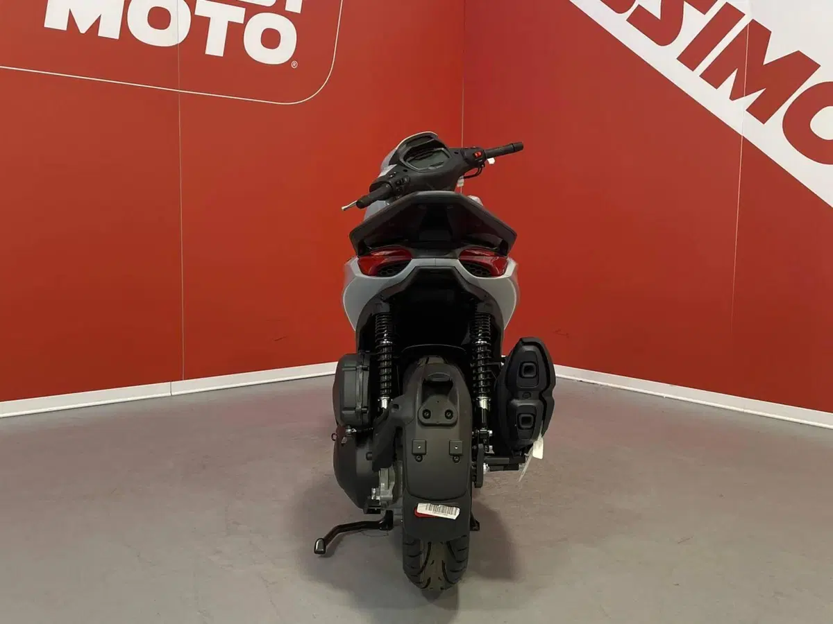 Piaggio Beverly 400 S (2025 - 26) (4)