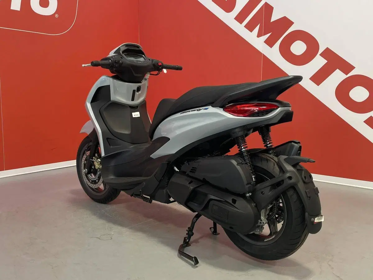 Piaggio Beverly 400 S (2025 - 26) (5)