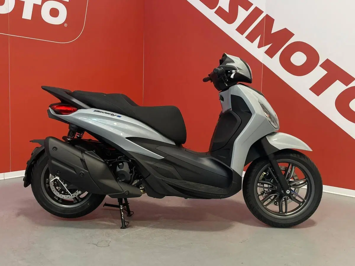 Piaggio Beverly 400 S (2025 - 26) (2)