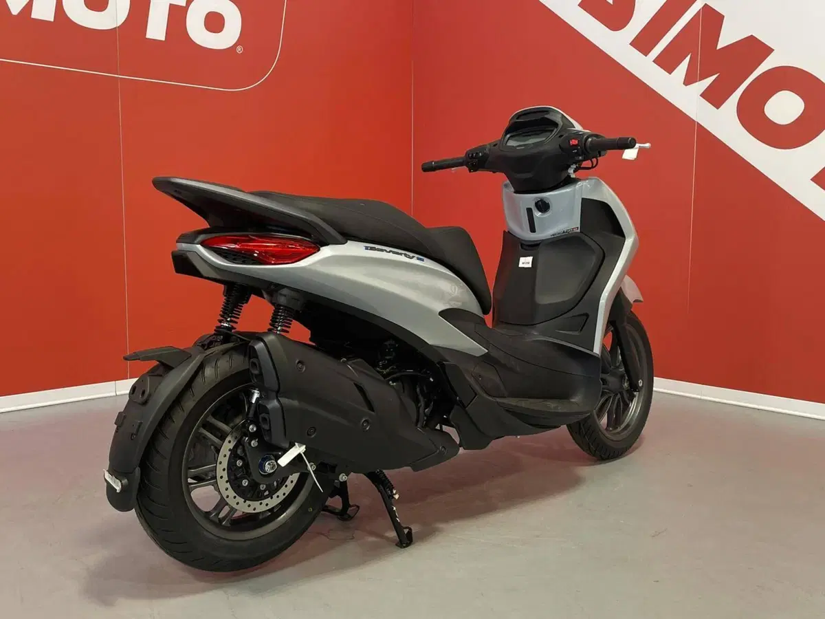 Piaggio Beverly 400 S (2025 - 26) (3)