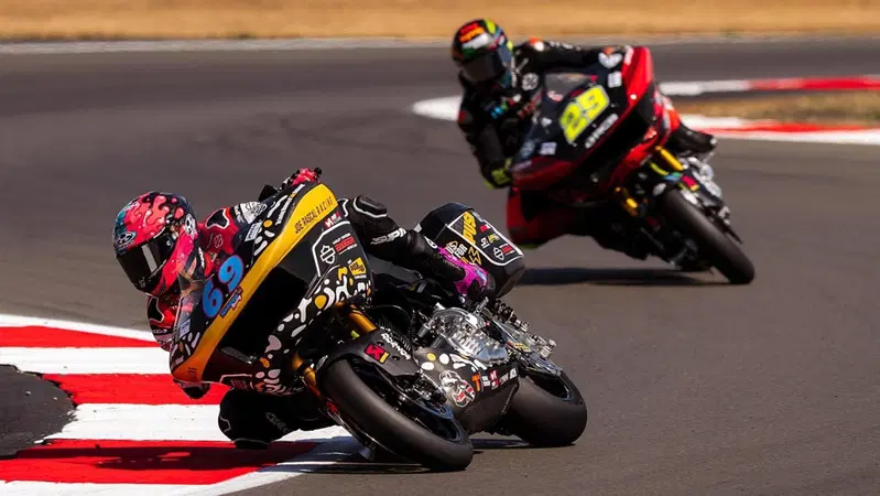Silverstone. H-D Bagger World Cup. In orbita anche Smith e Toth, ma McDonald e Granado mandano in scena un duello stellare [VIDEO]