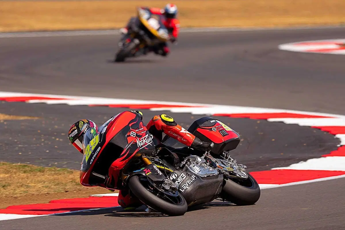 Silverstone. H-D Bagger World Cup. In orbita anche Smith e Toth, ma McDonald e Granado mandano in scena un duello stellare [VIDEO] (10)