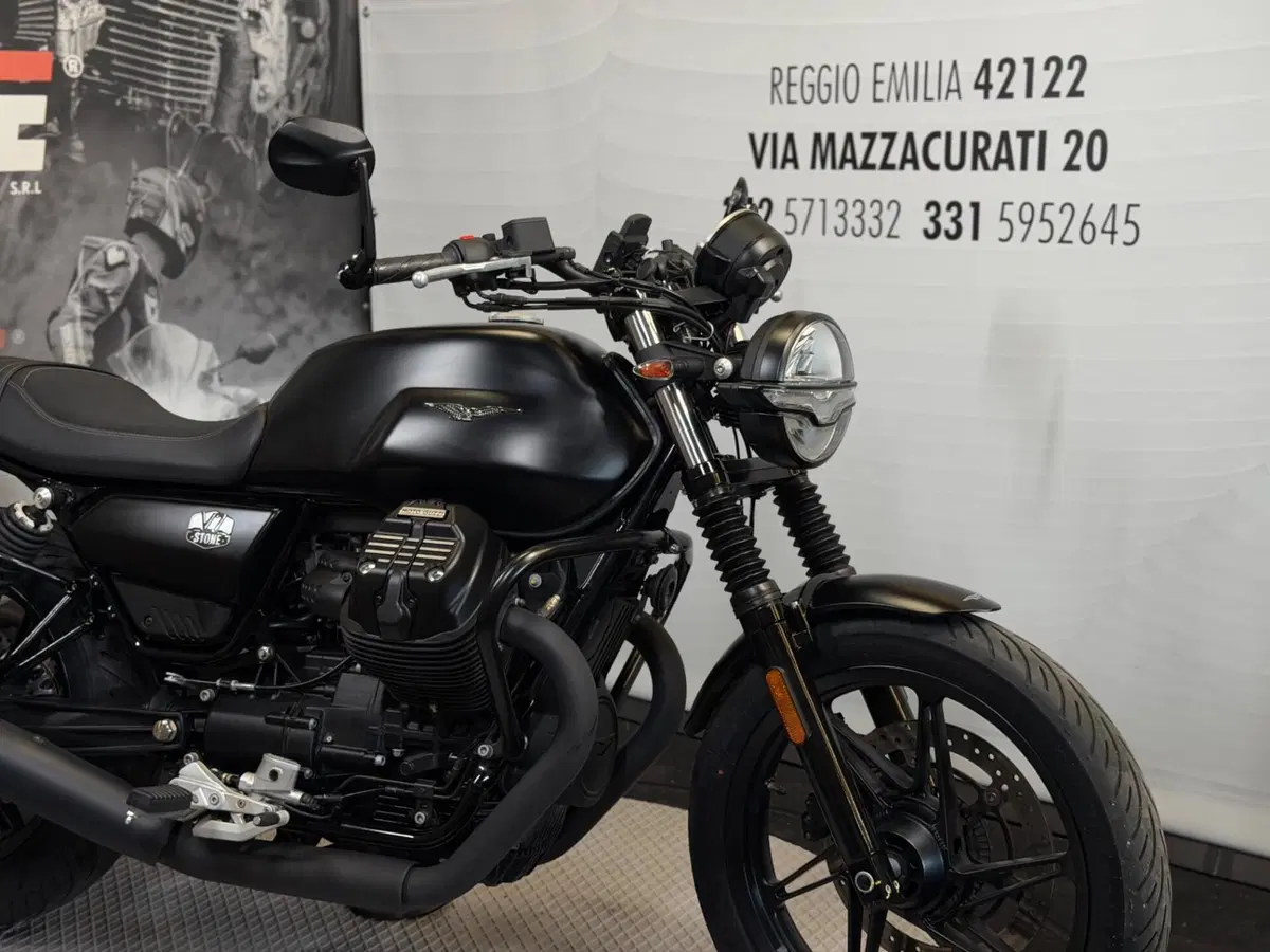 Moto Guzzi V7 Stone (2021 - 24) (2)