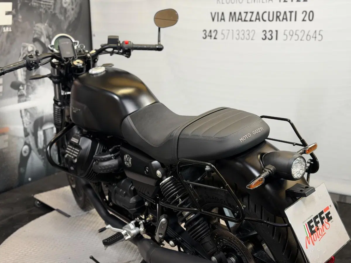Moto Guzzi V7 Stone (2021 - 24) (10)