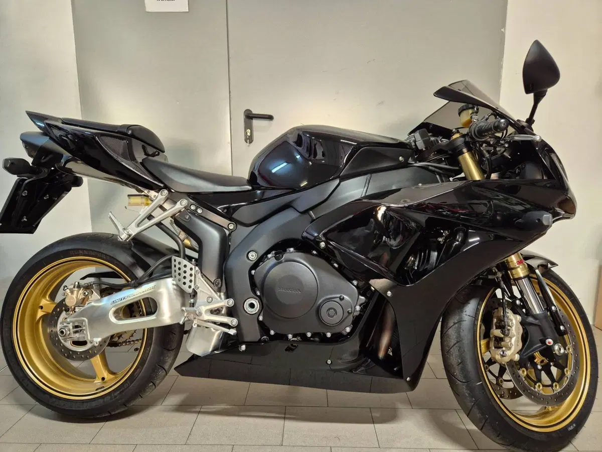 Honda CBR 1000 RR Fireblade (2006 - 07) (4)