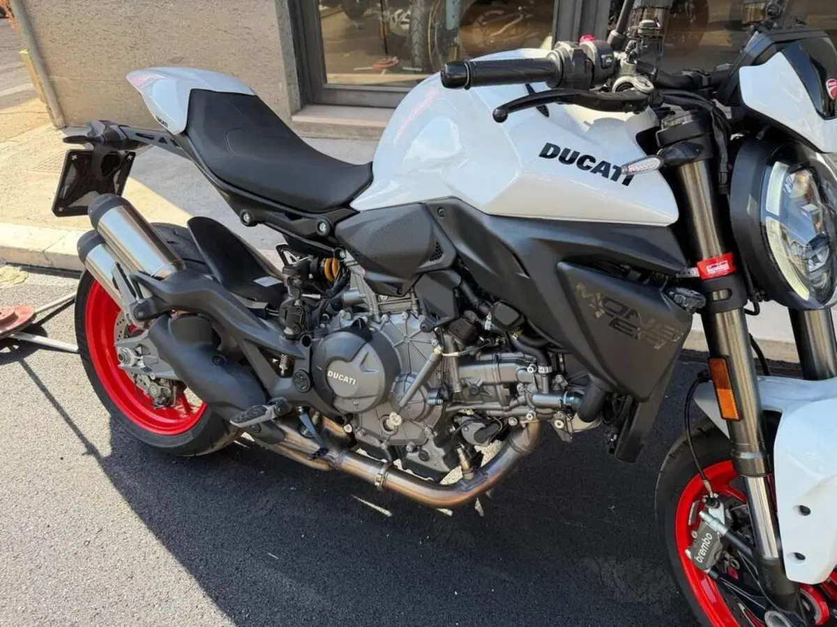 Ducati Monster 890 (2026) (4)