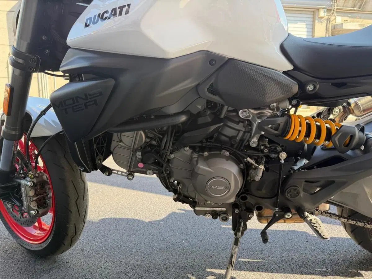 Ducati Monster 890 (2026) (6)