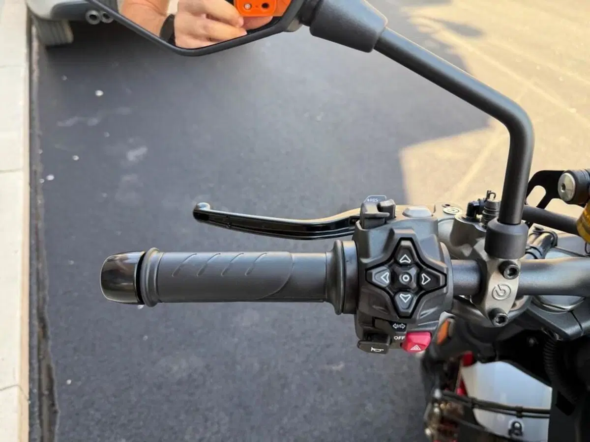 Ducati Monster 890 (2026) (7)