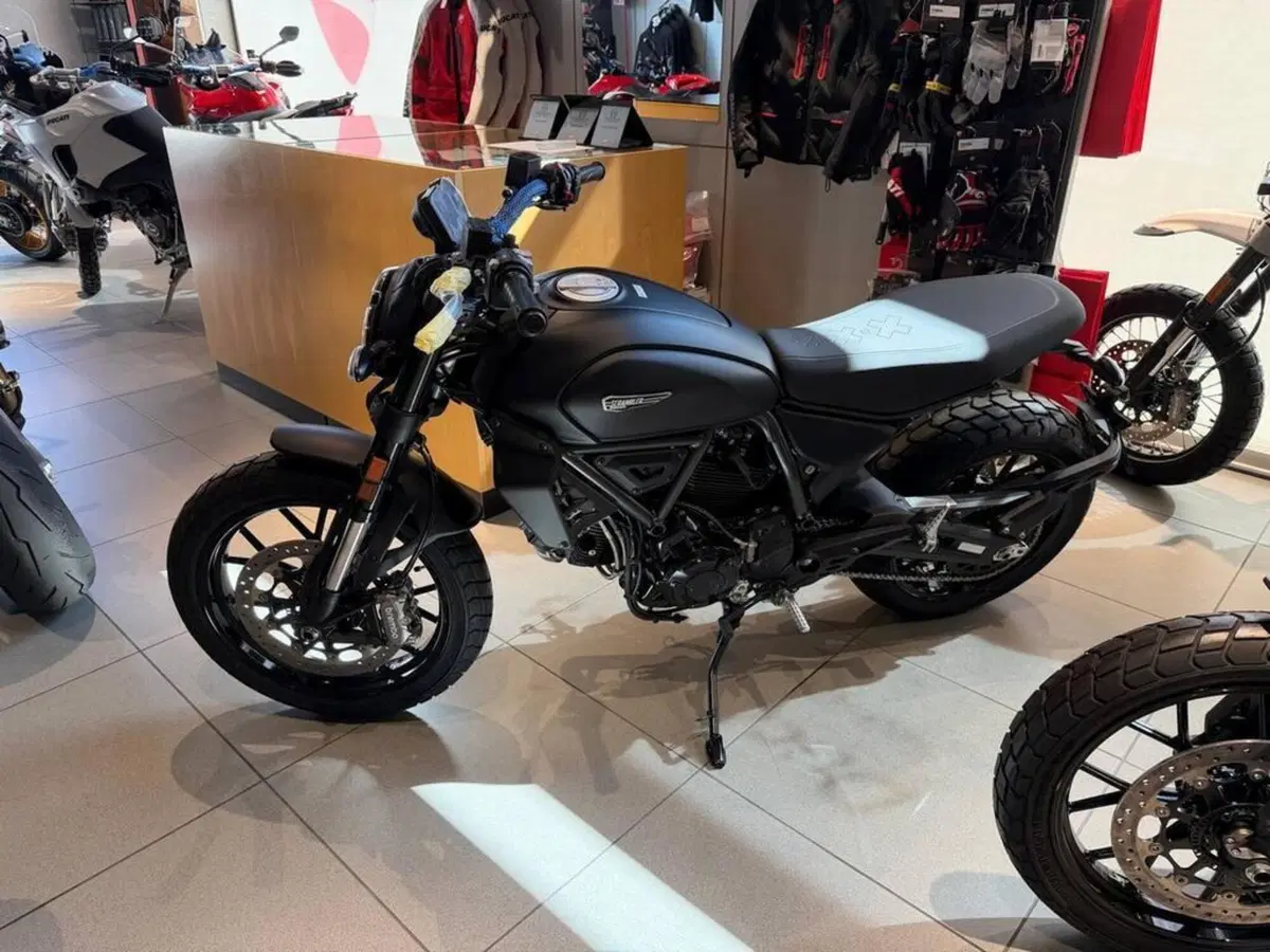 Ducati Scrambler 800 Icon Dark (2025 - 26) (2)