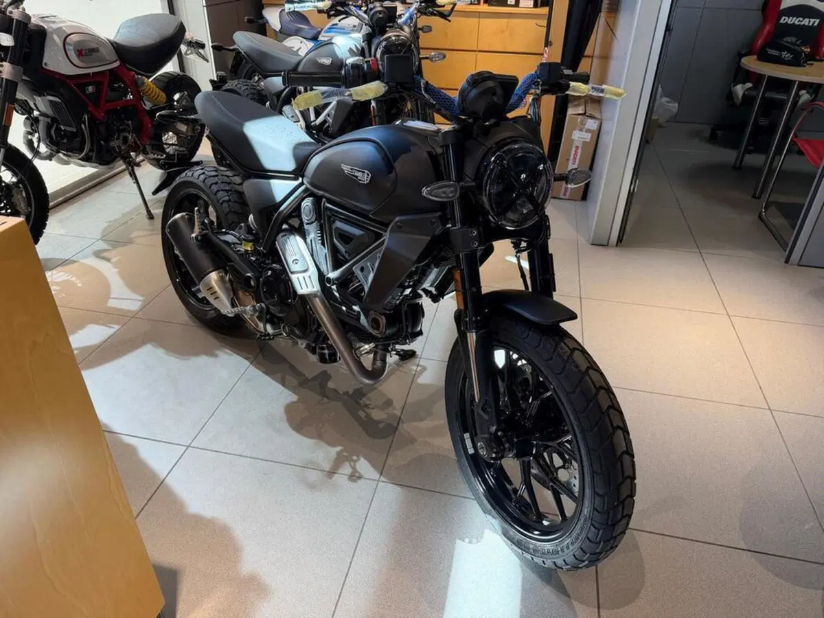 Ducati Scrambler 800 Icon Dark (2025 - 26)