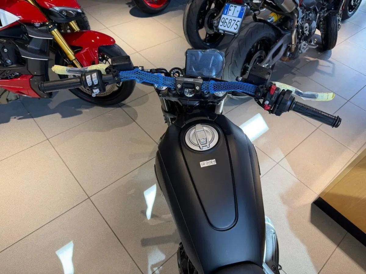 Ducati Scrambler 800 Icon Dark (2025 - 26) (4)