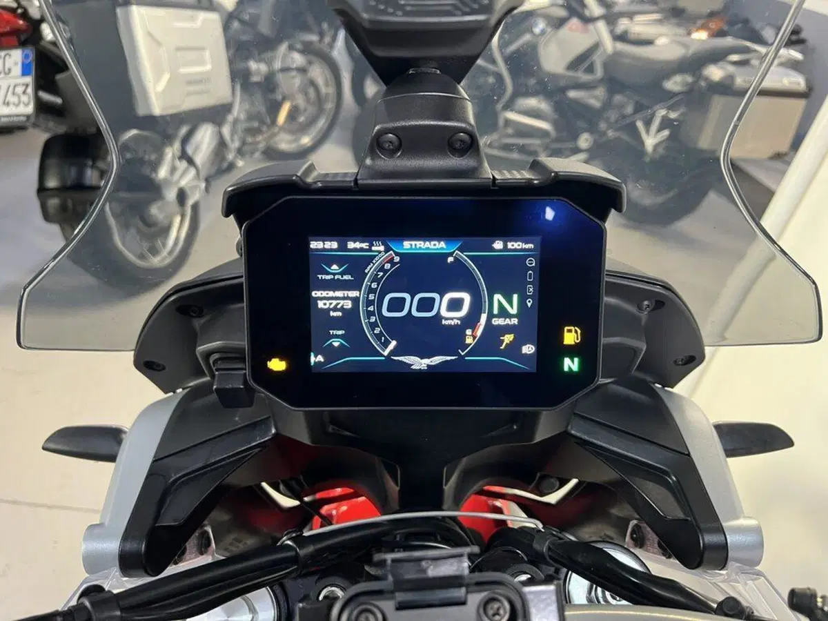 Moto Guzzi V85 TT (2024 - 26) (7)