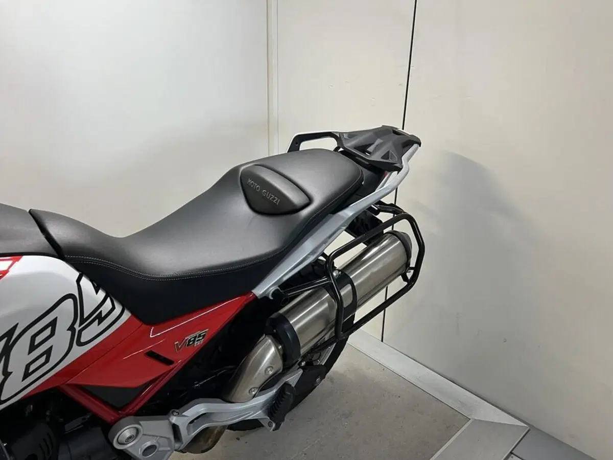 Moto Guzzi V85 TT (2024 - 26) (2)