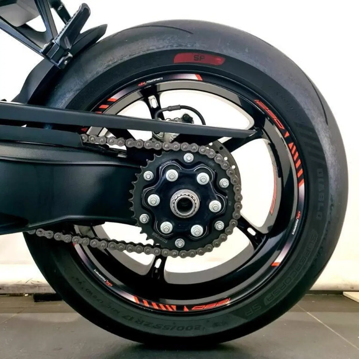KTM 1290 Super Duke R (2020) (14)