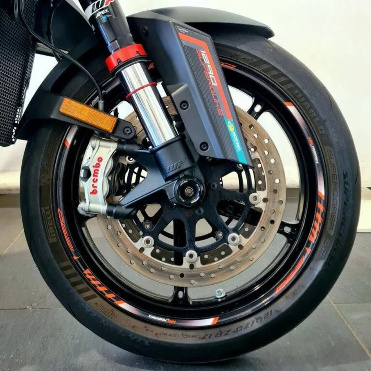 KTM 1290 Super Duke R (2020) (15)