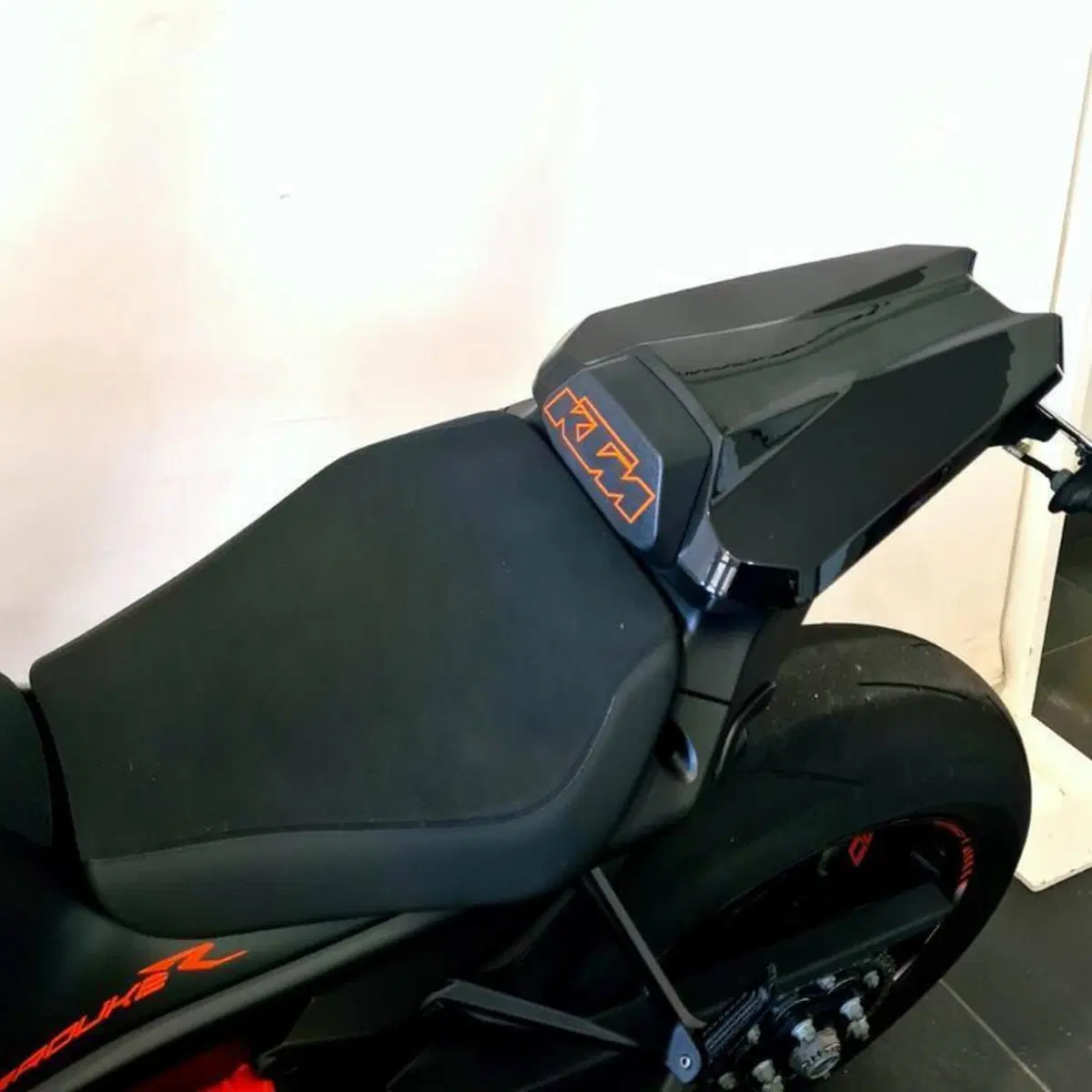 KTM 1290 Super Duke R (2020) (12)