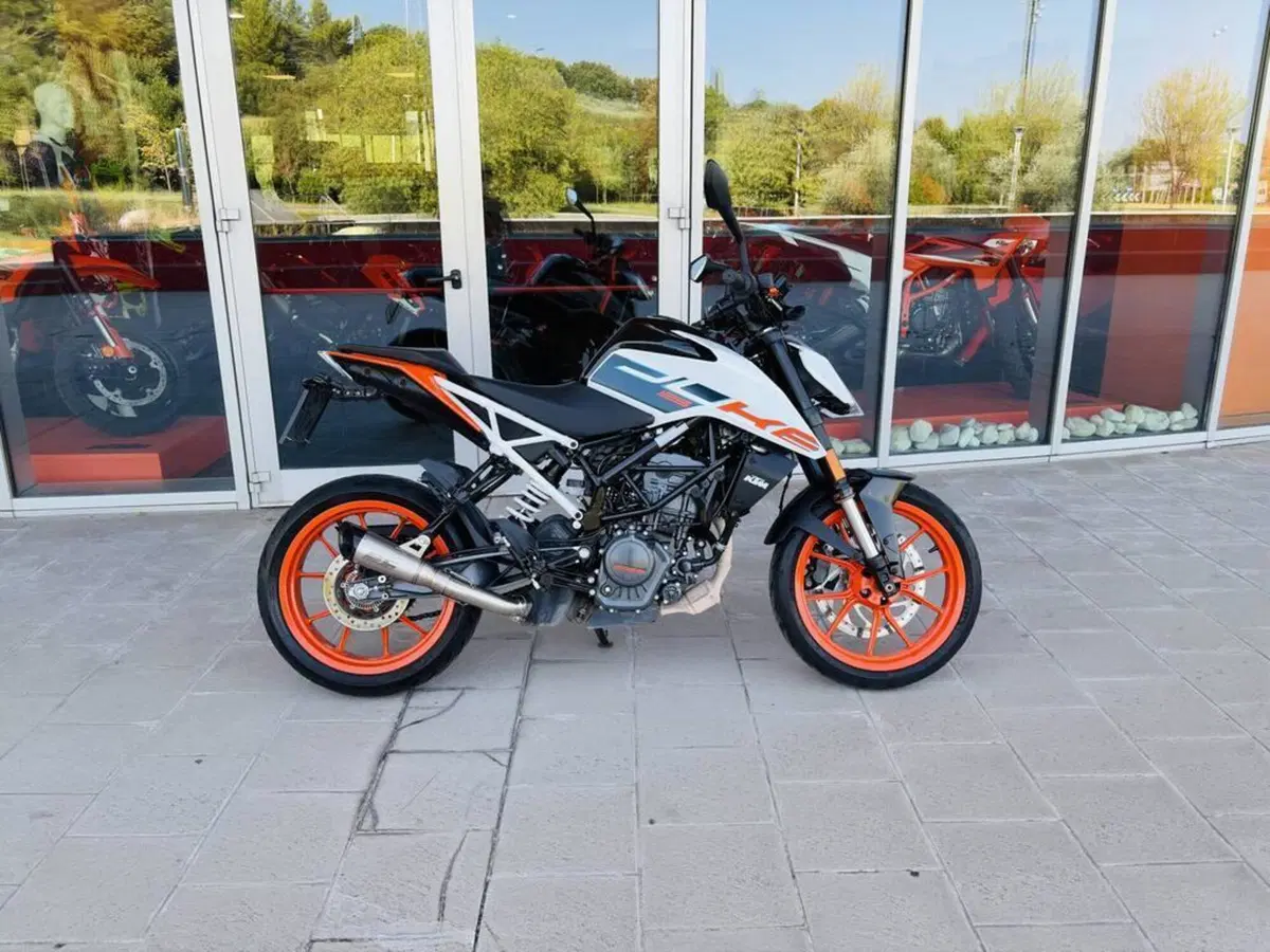 KTM 125 Duke (2021 - 23) (2)