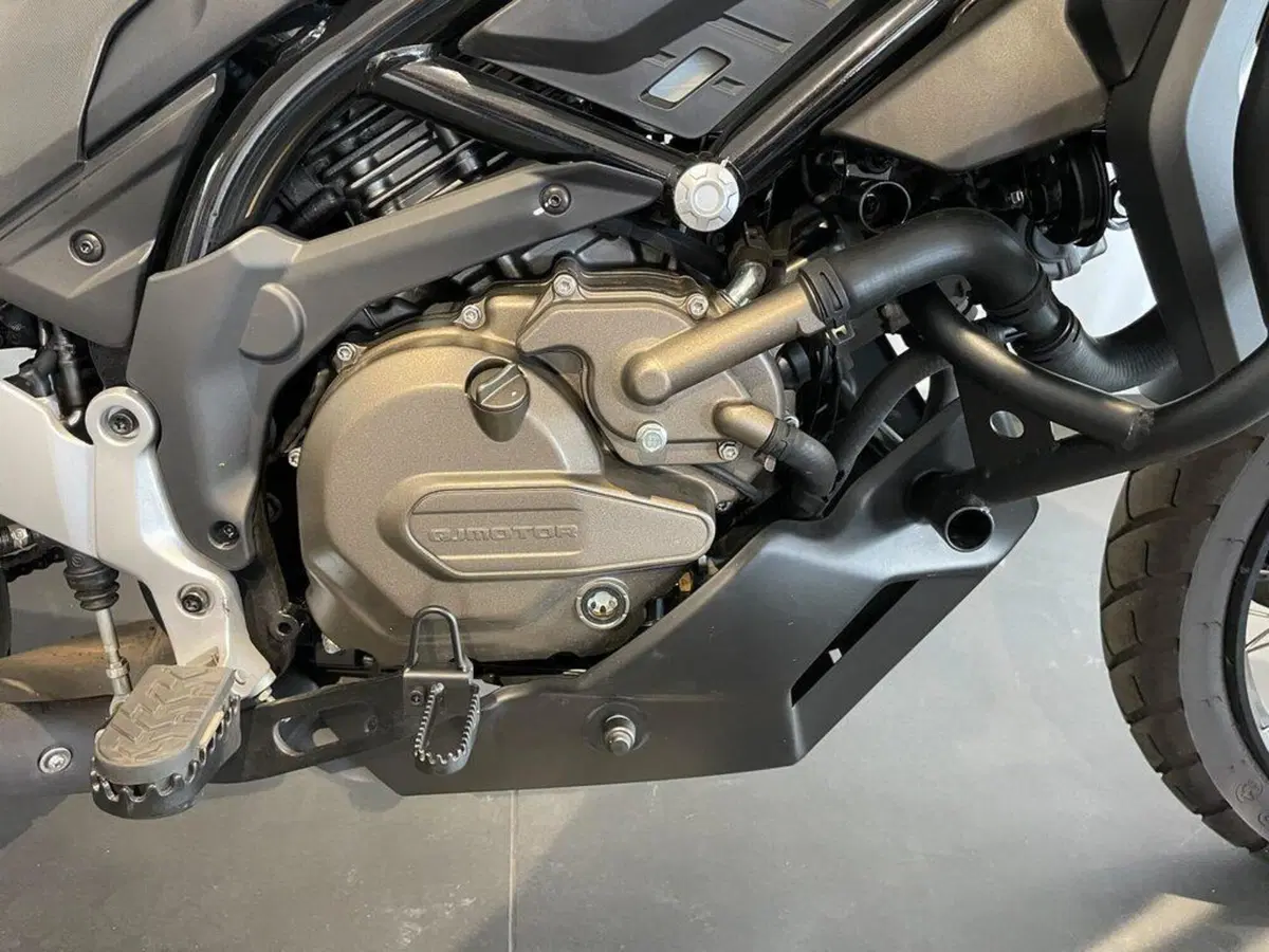 QJ Motor SVT 650 X (2025 - 26) (3)