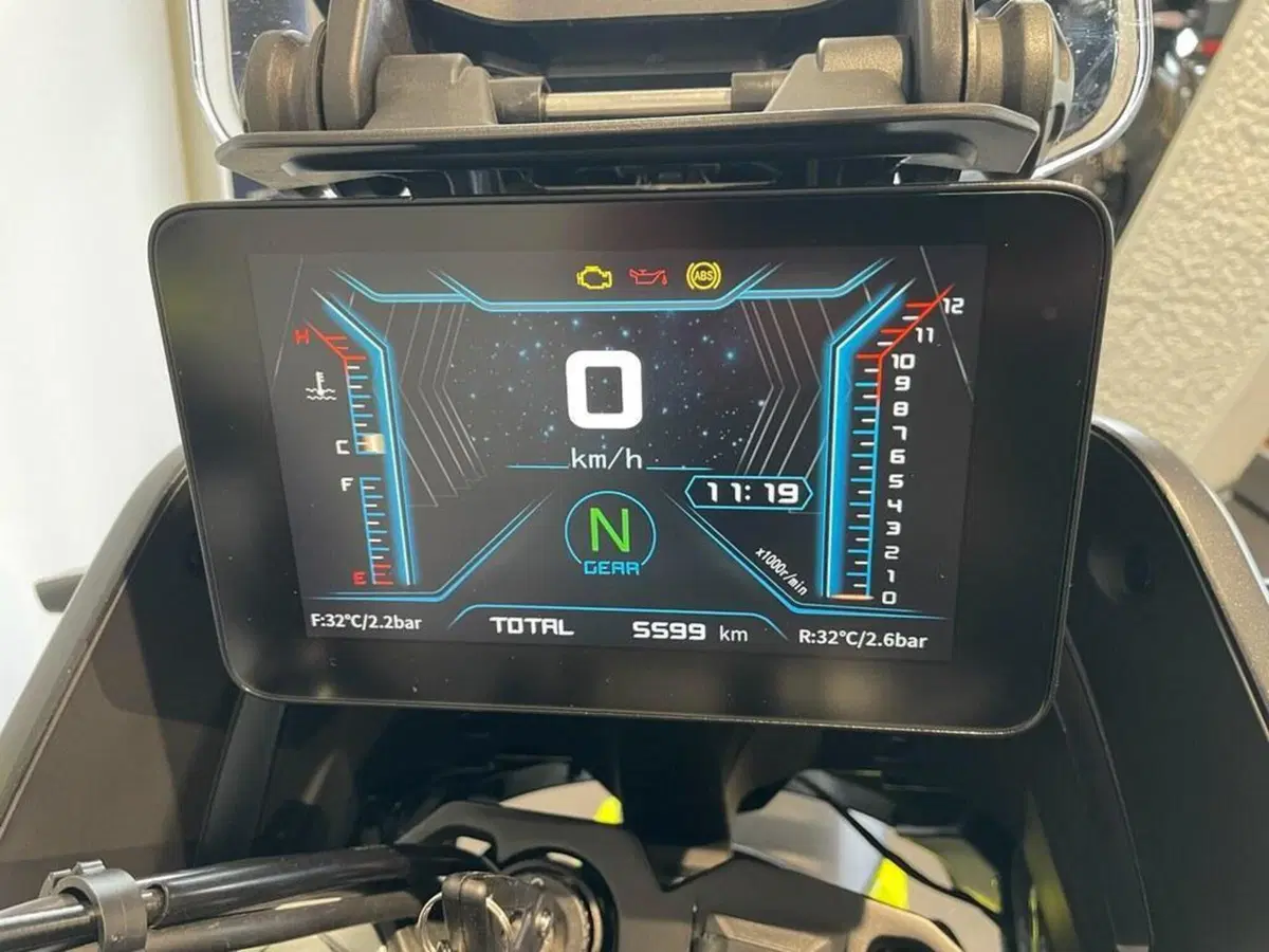 QJ Motor SVT 650 X (2025 - 26) (7)